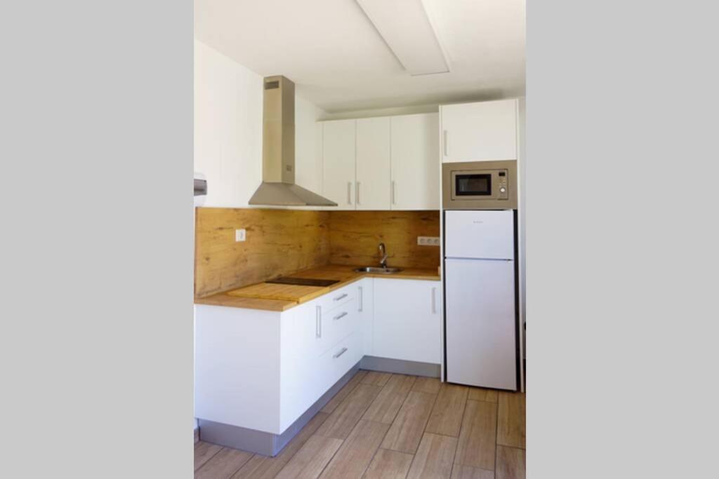 Apartamento Recien Reformado En Centro A Tres Minutos De La Playa Apartment Коралео Екстериор снимка