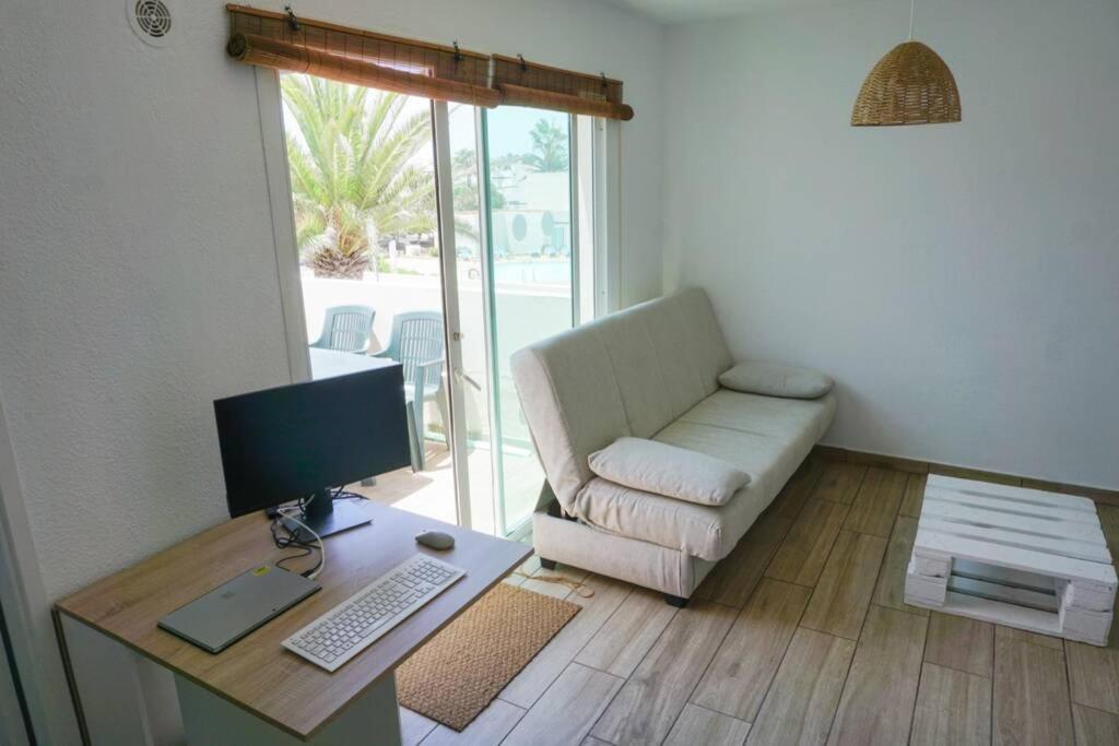 Apartamento Recien Reformado En Centro A Tres Minutos De La Playa Apartment Коралео Екстериор снимка